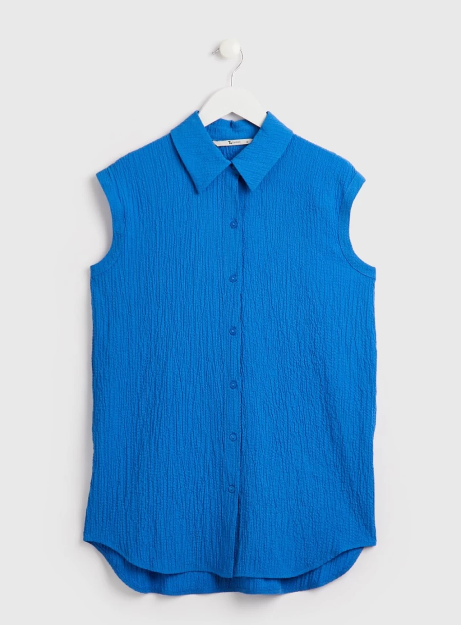 Tu Women's Blue Crinkle Sleeveless Shirt - Casual Summer Top
