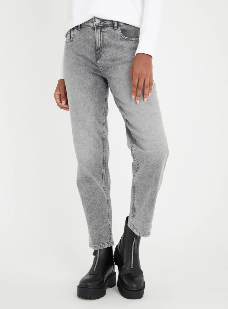 Tu Women's Grey Wash Relaxed Fit Straight Leg Jeans - Comfortable 8R Denim Pants