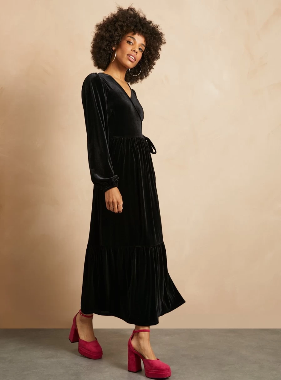Everbelle Women's Black Velvet Wrap Dress - Size 6 | Elegant Evening Gown