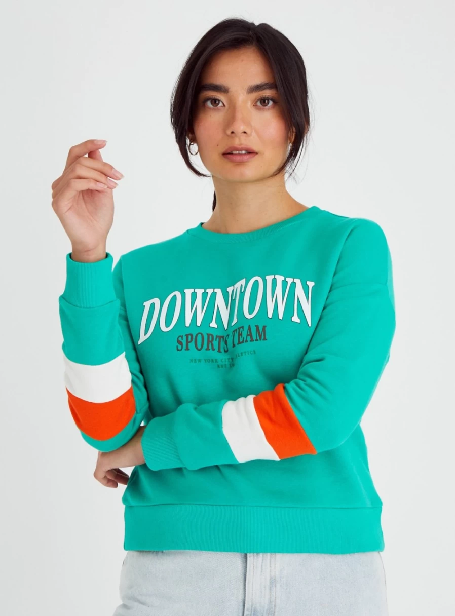 Tu Women's Green Downtown Sweatshirt - Cozy Casual Pullover Long Sleeve Top
