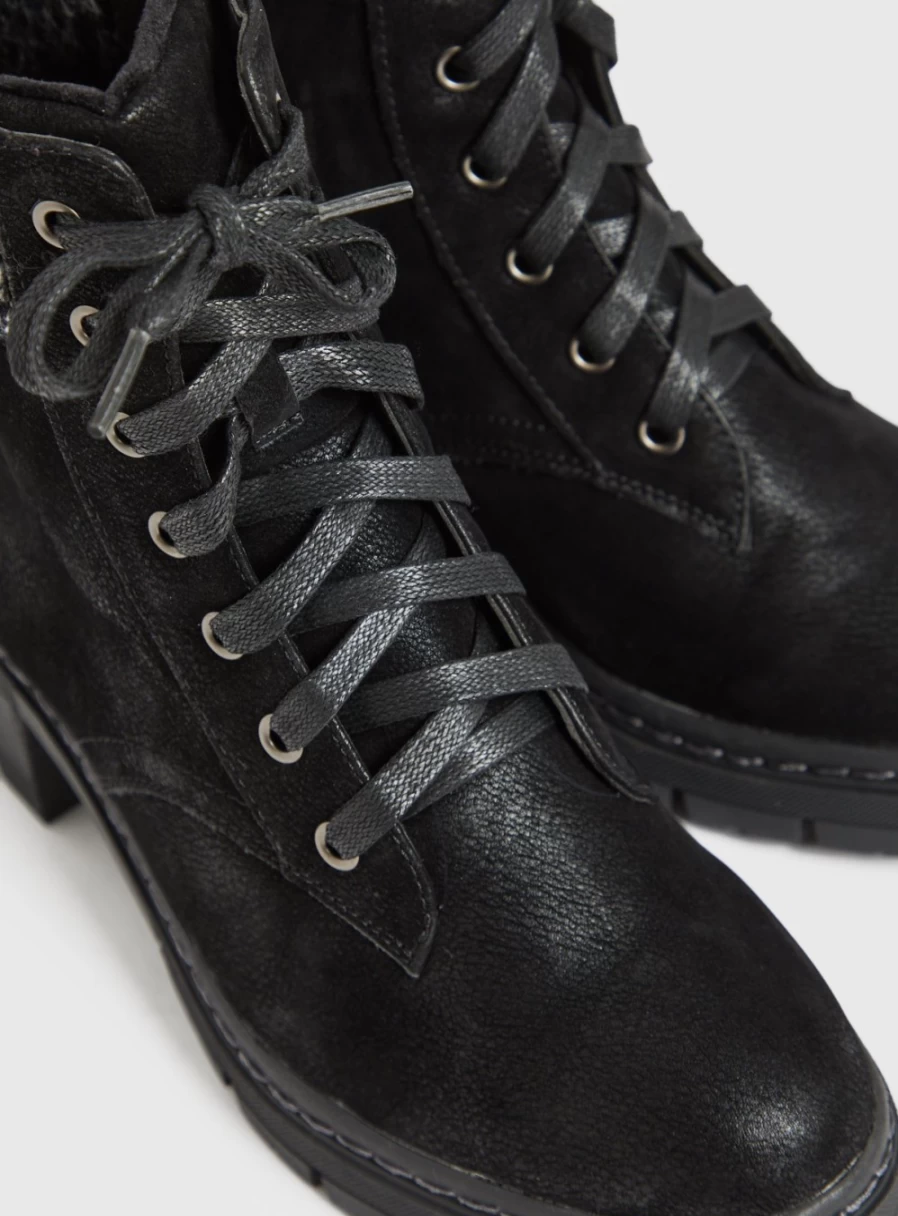 Tu Women's Black Heeled Biker Boots - Stylish Motorcycle Ankle Boots with Chunky Heel