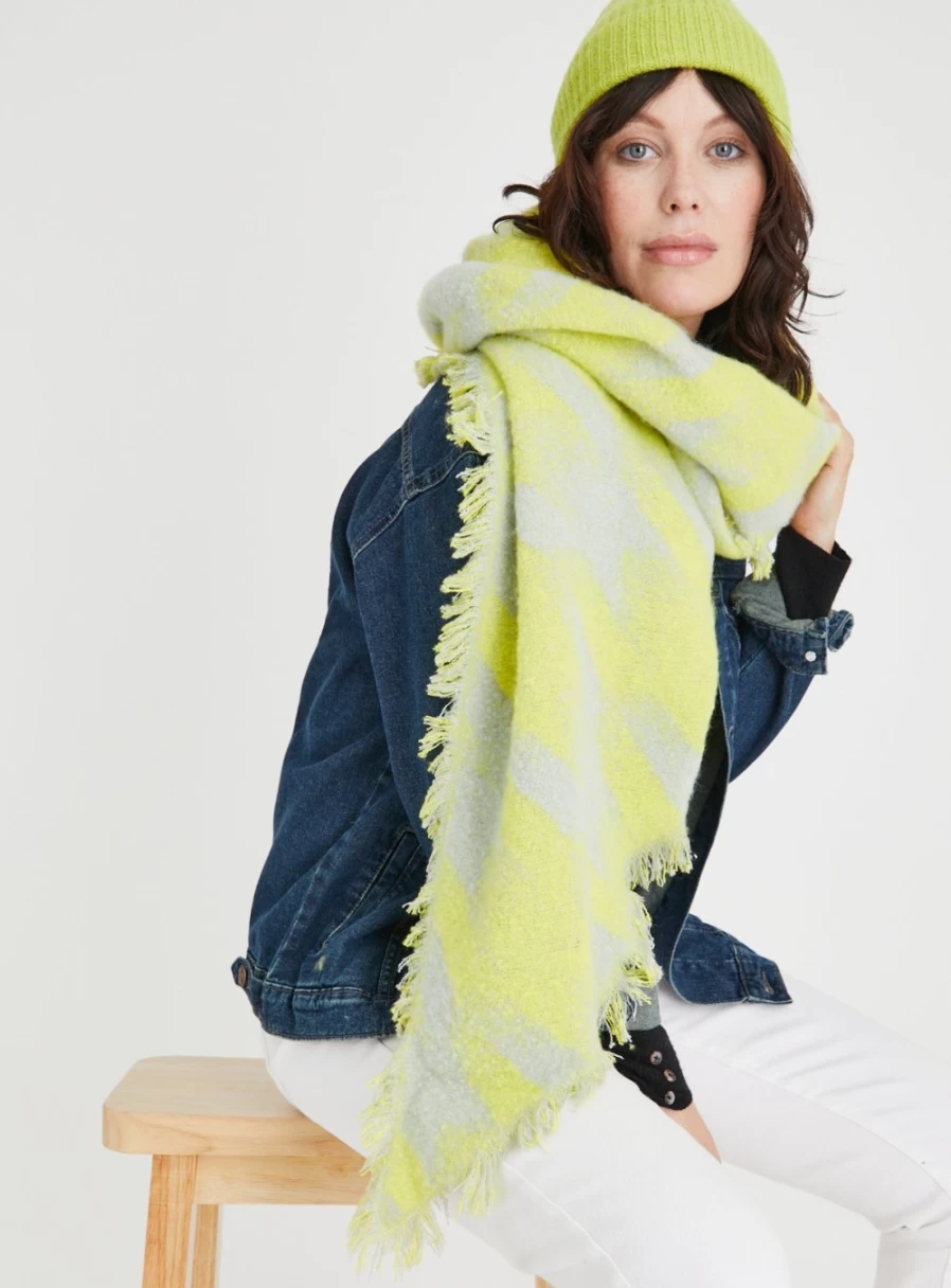 "Tu Women's Neon Yellow Blurred Dogtooth Chunky Scarf - One Size Fashion Accessory"